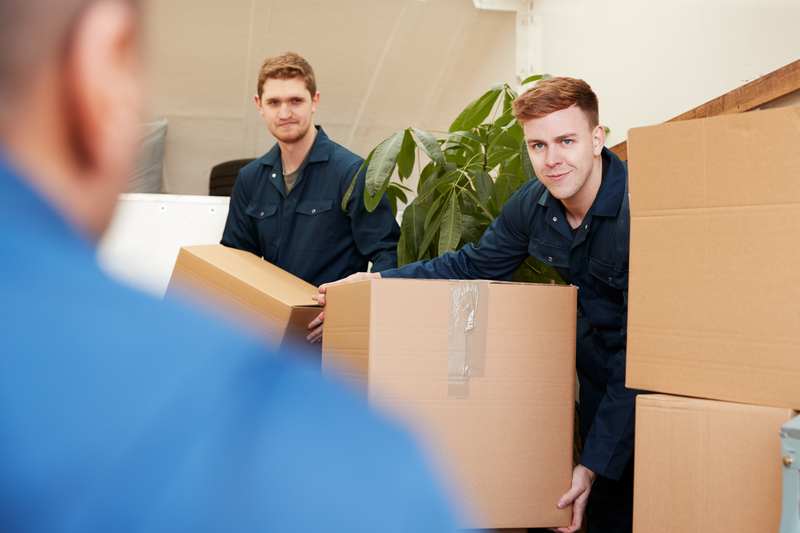 How far in advance to hire a removal company